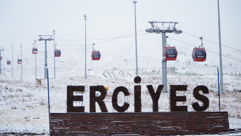 Erciyes Dağı'na kar yağdı