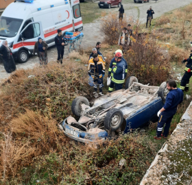 Şarampole yuvarlanan otomobilin sürücüsü öldü