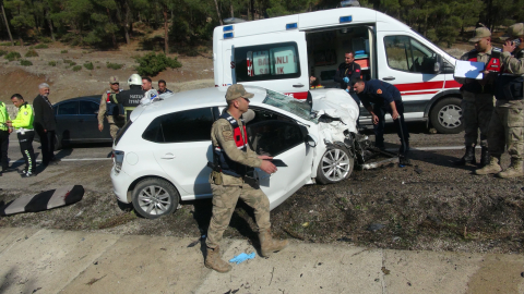 Kilis'te hafif ticari araç ile otomobil çarpıştı: 5'i ağır, 6 yaralı