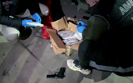 Bagajdan suç örgütlerine satılacak 53 ruhsatsız tabanca çıktı