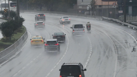 İstanbul - İstanbul'da cadde ve sokaklar göle döndü - 2 / Ek görüntüyle geniş haber