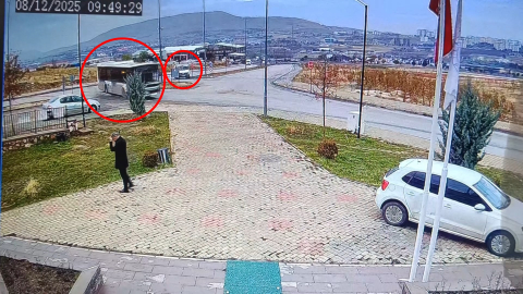 9 kişinin etkilendiği yangın haberini alan sürücü, hız yapınca kamyonetiyle otobüse çarptı