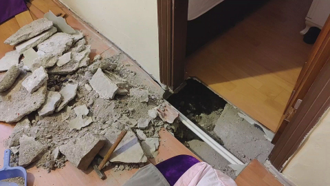 İstanbul - Fatih'te 4 katlı binanın zemininde çökme meydana geldi