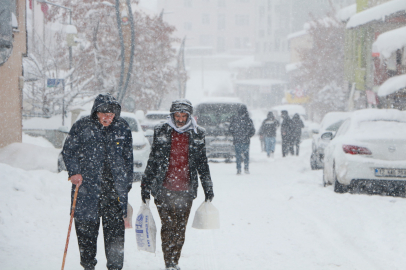 Bingöl Karlıova’da eğitime kar engeli