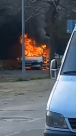 İstanbul- Beylikdüzü'nde park halindeki hafif ticari araç alev alev yandı