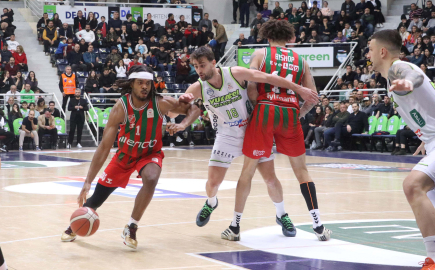 Karşıyaka potada ağır yaralı