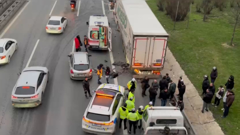 İstanbul - Başakşehir TEM Otoyolu'nda TIR'a çarpan motosikletin sürücüsü öldü