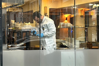 Restoranda yemek yerken husumetlisinin silahlı saldırısında yaralandı