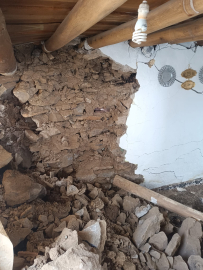 Heyelanda tek katlı ev toprak altında kaldı