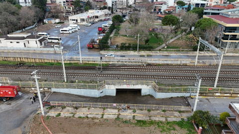 Kamyonet sürücüsünün öldüğü alt geçitte daha önce de bir okul servisi suda kalmış / Ek fotoğraflar