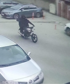 Kar maskeli şüpheliler, kuyumcu çalışanını darbedip 1 kiloya yakın altını alarak kaçtı (4)