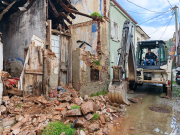Balıkesir’deki sağanak yağış yaşamı olumsuz etkiledi