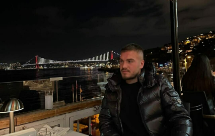 İzmir’de direğe çarpan motosikletin sürücüsü öldü