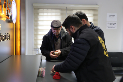 Çiftçiyi, 5 milyon liralık ziynet eşyasını alarak dolandıran şüpheliler yakalandı