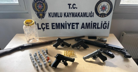 Hatay'da toprağa gömülü silahlar ele geçirildi