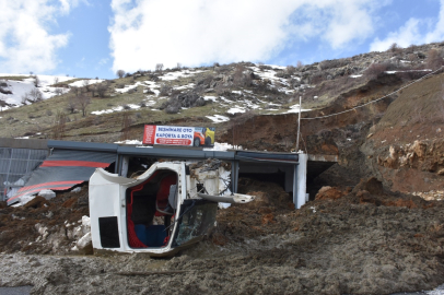 Bitlis’te toprak kaydı, erken tahliye faciayı önledi