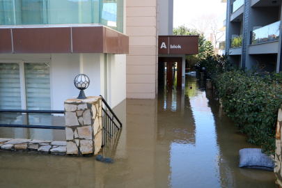 Antalya'da kuvvetli yağış 7 ilçede hasara neden oldu, mahsur kalan hayvanlar kurtarıldı / Ek fotoğraflar
