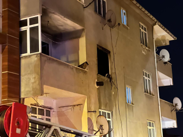 İstanbul - Sancaktepe’de 3 katlı binada yangın: 1 yaralı
