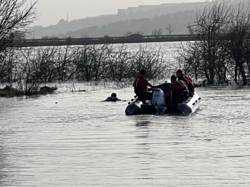 Manisa’da gölet kenarında kaybolan genç aranıyor
