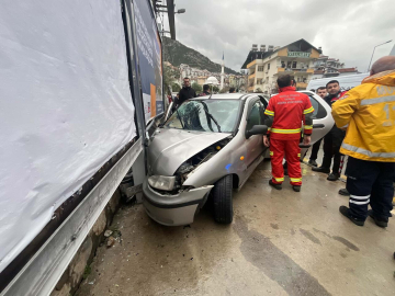 Fethiye’de otomobil istinat duvarına çarptı: 1 ölü, 3 yaralı