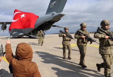 Almanya'da tatbikata katılan Mehmetçiklere duygulu karşılama