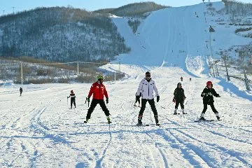Tunceli’de kayak sezonu erken açıldı