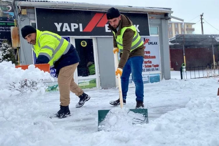 Ardahan'da kar ve tipi; 57 köy yolu ulaşıma kapandı
