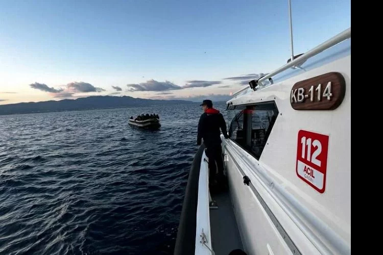 Yunanistan'ın geri ittiği 42 kaçak göçmen kurtarıldı