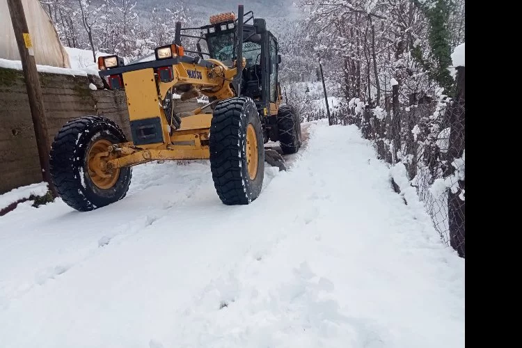 Bartın'da kar yağışı; 8 köy yolu kapandı, 5 köye elektrik verilemiyor